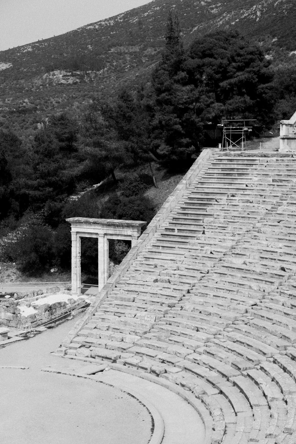 Epidaurus-Greece-black-and-white-fine-art-photography-by-Studio-L-photographer-Laura-Schneider-_1989