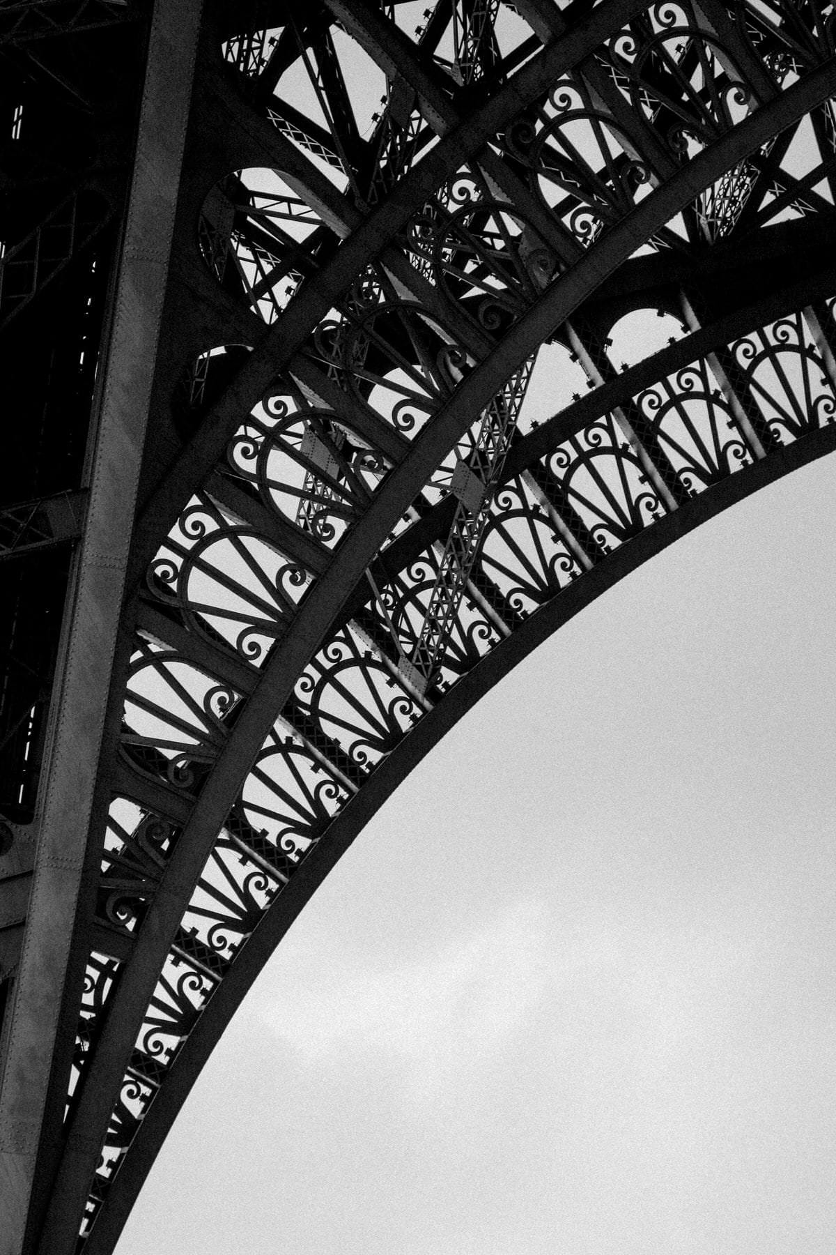 Eiffel-Tower-Paris-France-black-and-white-fine-art-photography-by-Studio-L-photographer-Laura-Schneider-_4630