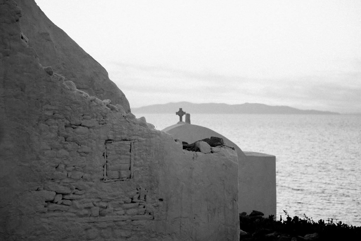 Greek-Island-Mykonos-black-and-white-fine-art-photography-by-Studio-L-photographer-Laura-Schneider-_2248