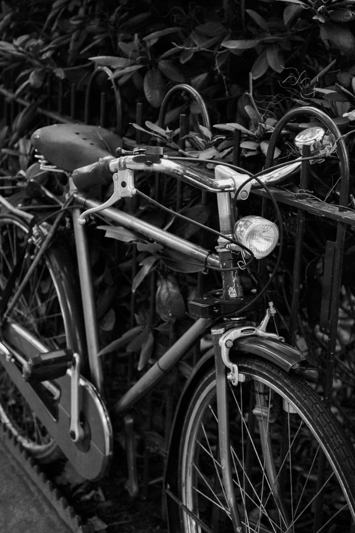 Amsterdam-Netherlands-bicycles-black-and-white-fine-art-photography-by-Studio-L-photographer-Laura-Schneider-_2914