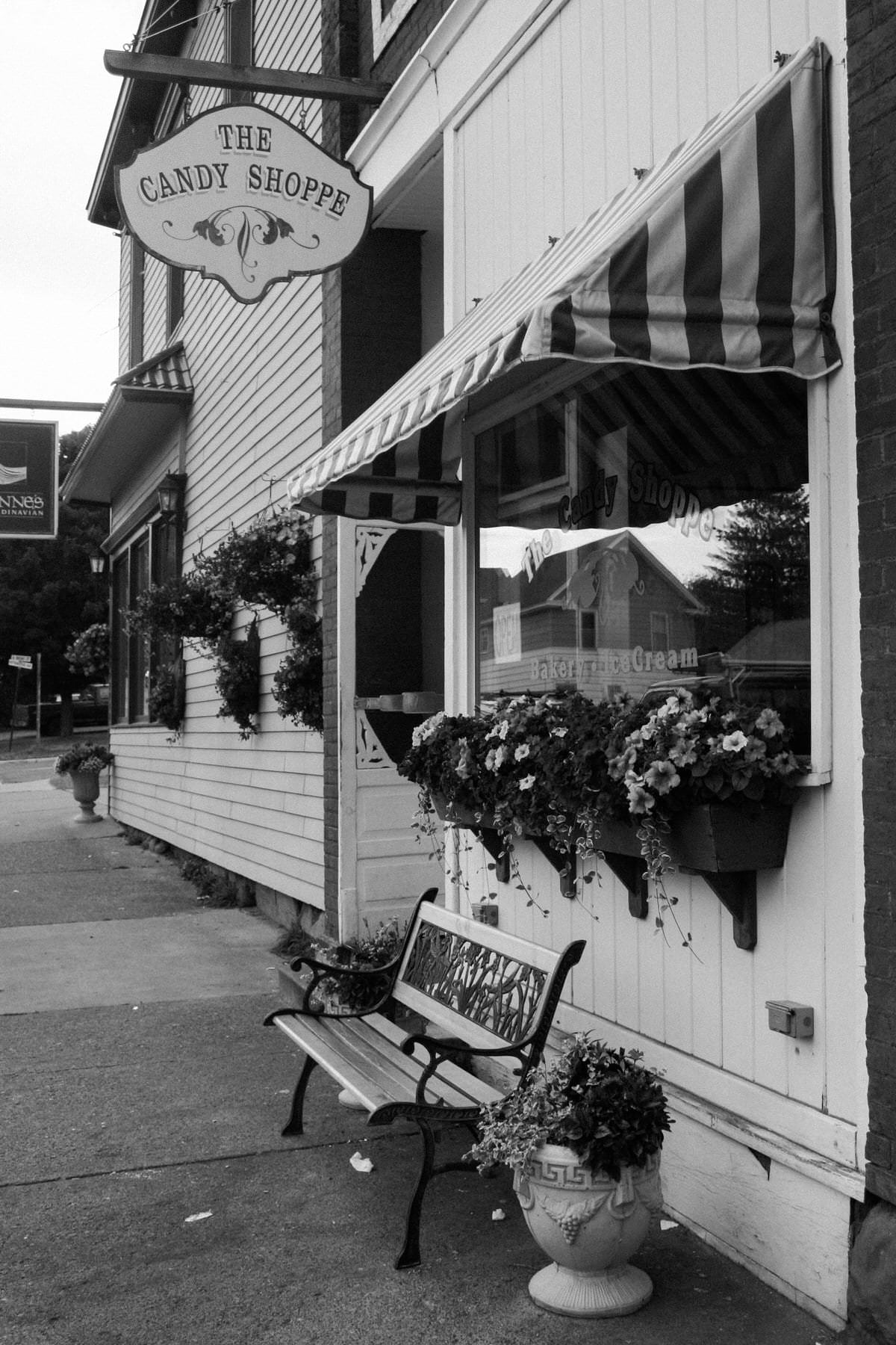 Bayfield-Wisconsin-black-and-white-fine-art-photography-by-Studio-L-photographer-Laura-Schneider-_7634