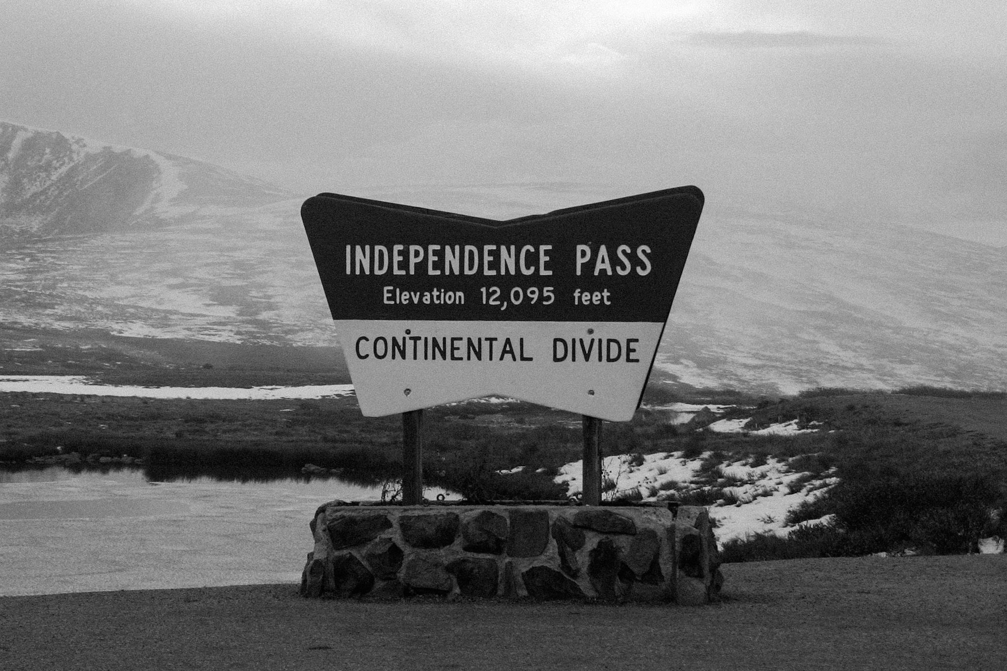 Independence-Pass-Colorado-black-and-white-fine-art-photography-by-Studio-L-photographer-Laura-Schneider-_8389