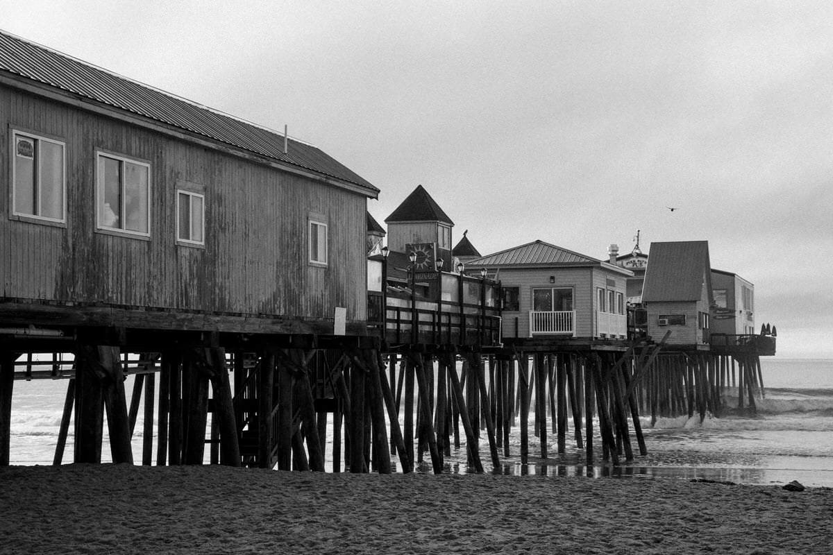 Old-Orchard_Beach-Maine-black-and-white-fine-art-photography-by-Studio-L-photographer-Laura-Schneider-_5737