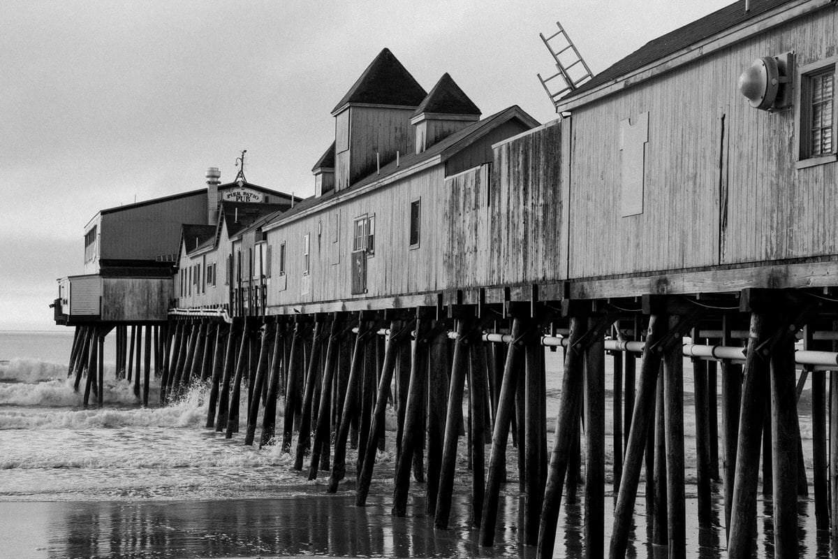 Old-Orchard_Beach-Maine-black-and-white-fine-art-photography-by-Studio-L-photographer-Laura-Schneider-_5753