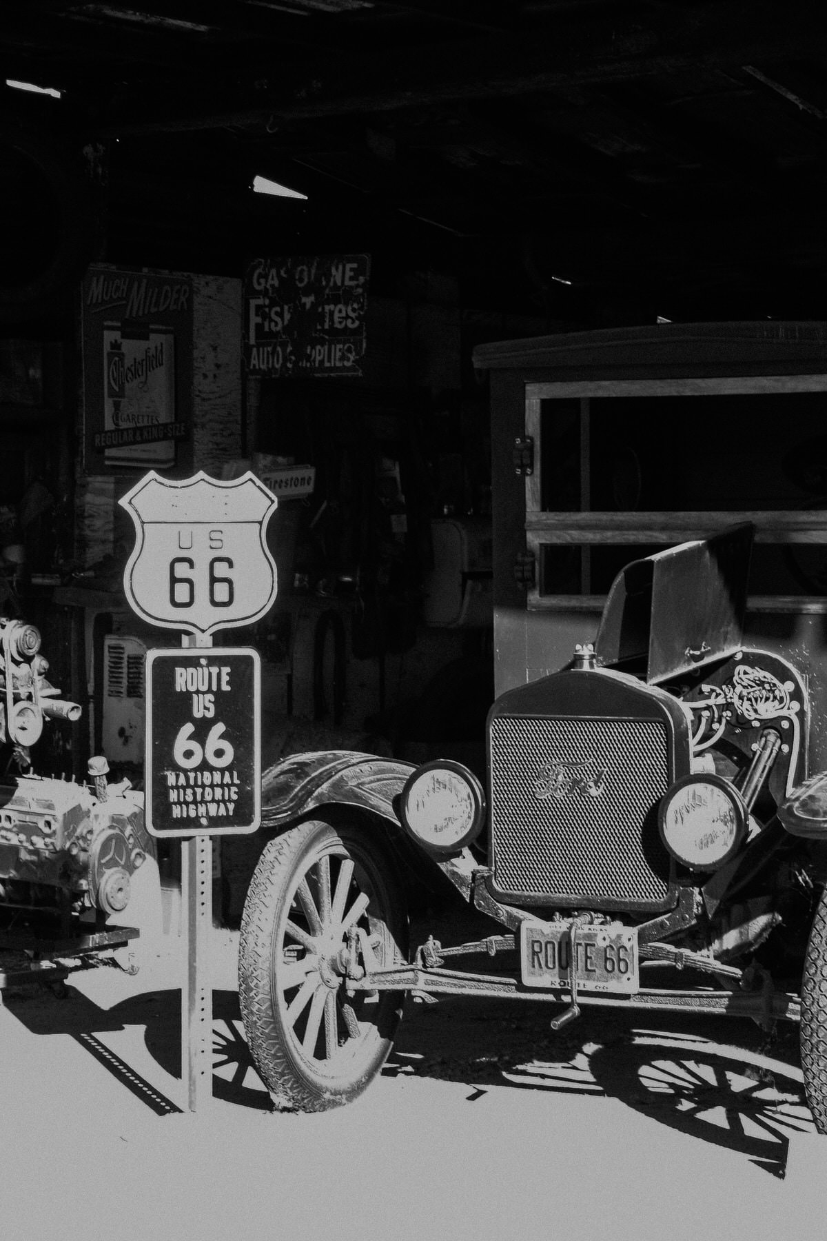 Route-66-Hackberry-Arizona-black-and-white-fine-art-photography-by-Studio-L-photographer-Laura-Schneider-_326