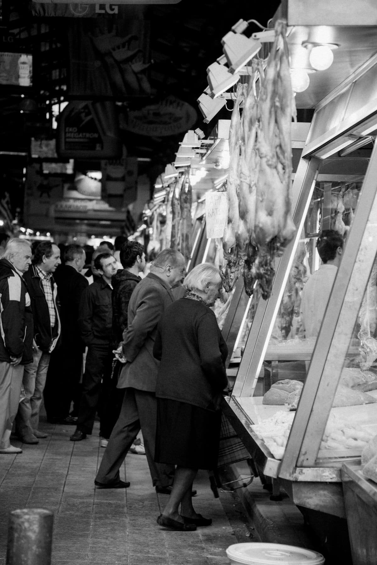 central-market-Athens-Greece-black-and-white-fine-art-photography-by-Studio-L-photographer-Laura-Schneider-_3053
