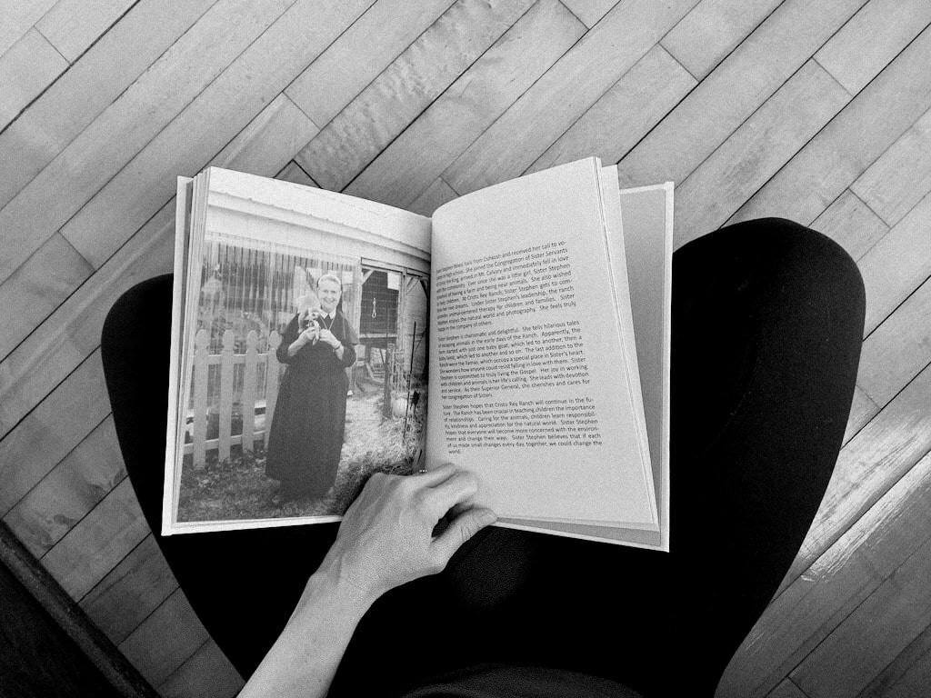 Illuminating-women_exhibition-black-and-white-fine-art-photography-by-Studio-L-photographer-Laura-Schneider-and-journalism-by-Juliane-Troicki-_01