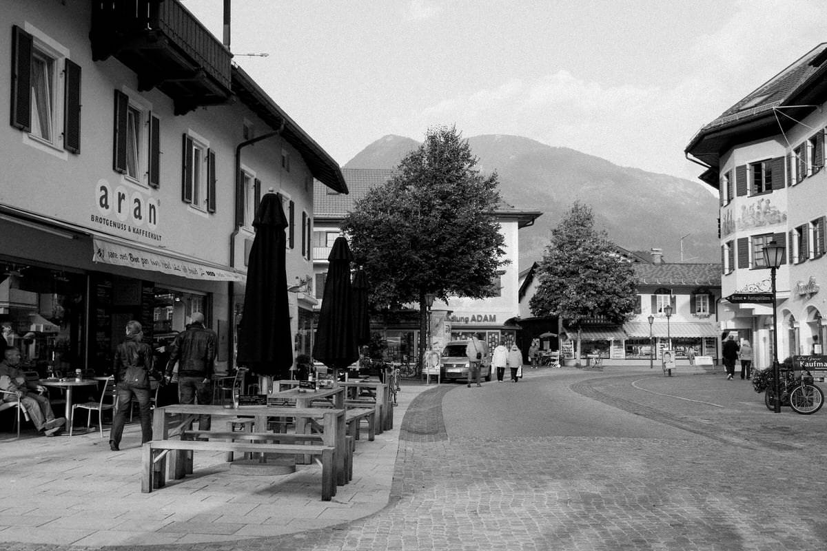 Garmisch-Germany-black-and-white-fine-art-photography-by-Studio-L-photographer-Laura-Schneider-_3682