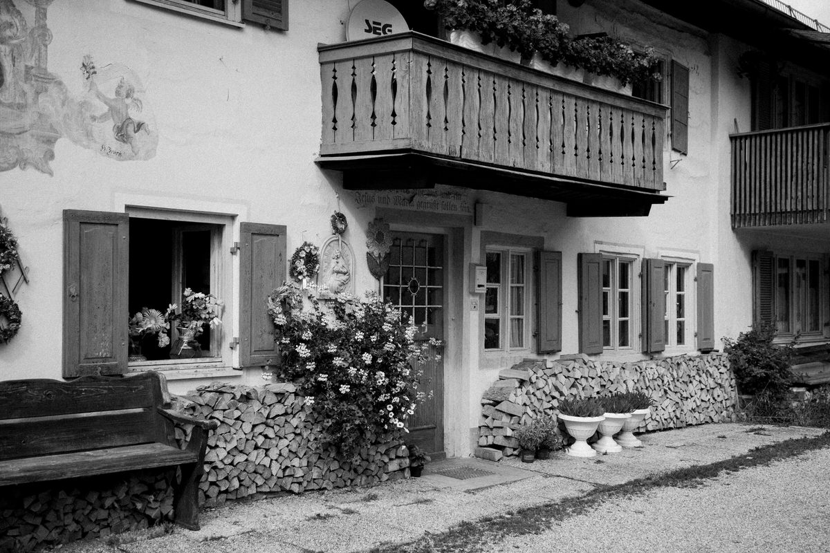 Oberammergau-Germany-black-and-white-fine-art-photography-by-Studio-L-photographer-Laura-Schneider-_3652