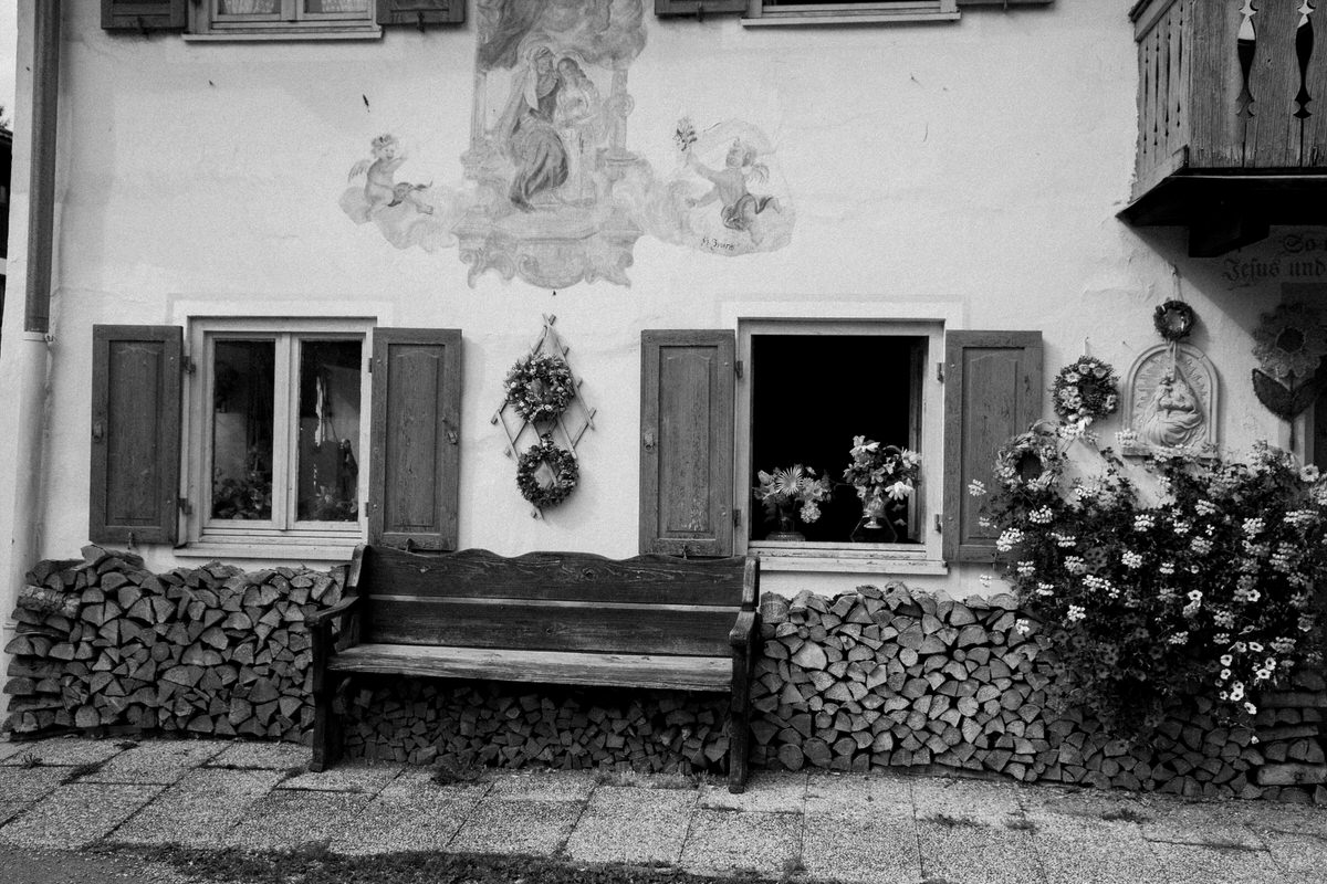 Oberammergau-Germany-black-and-white-fine-art-photography-by-Studio-L-photographer-Laura-Schneider-_3653