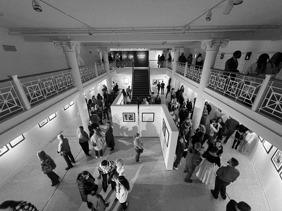 Illuminating-Women-art-exhibition-opening-reception-at-Trout-Museum-of-Art-black-and-white-photography-by-Studio-L-artist-photographer-Laura-Schneider-_1863
