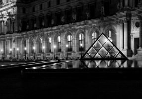 Louvre-Museum-Paris-France-black-and-white-fine-art-photography-by-Studio-L-photographer-Laura-Schneider-_4745