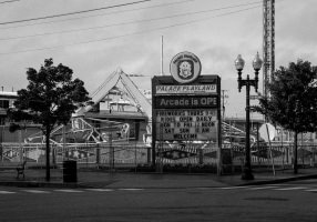 Old-Orchard_Beach-Maine-black-and-white-fine-art-photography-by-Studio-L-photographer-Laura-Schneider-_5735