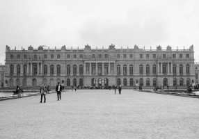 Palace-of-Versailles-France-black-and-white-fine-art-photography-by-Studio-L-photographer-Laura-Schneider-_4886