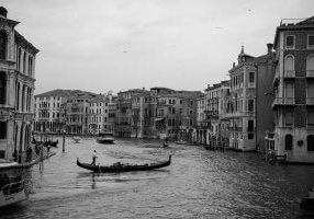 Venice-Italy-black-and-white-fine-art-photography-by-Studio-L-photographer-Laura-Schneider-_4019